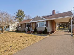 32 Pershing St, East Hartford, CT 06118