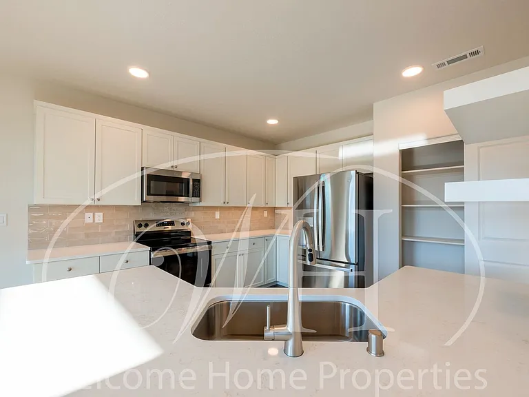 643 Ava St — Photo 19