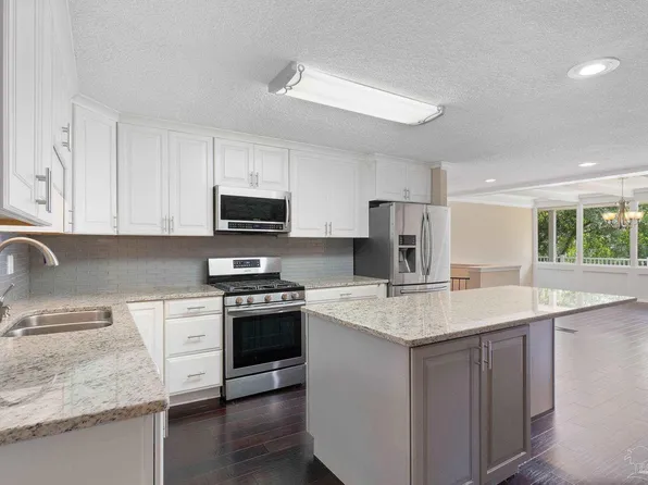 201 Shoreline Dr, Gulf Breeze, FL 32561