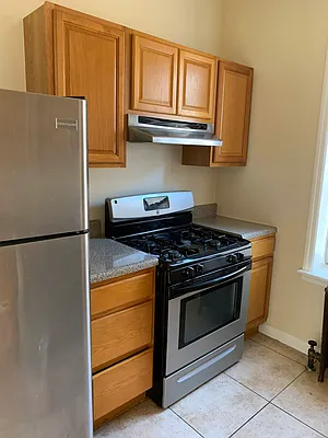 Rented by Halvatzis Realty | media 5