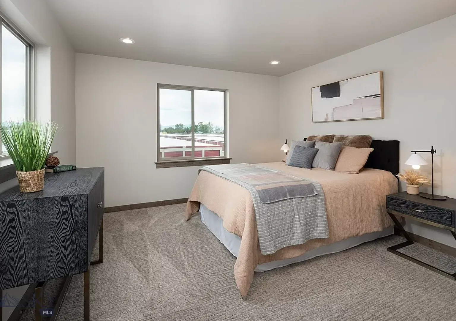 Brand New Three Bedroom Townhouse W/ AC — Photo 2