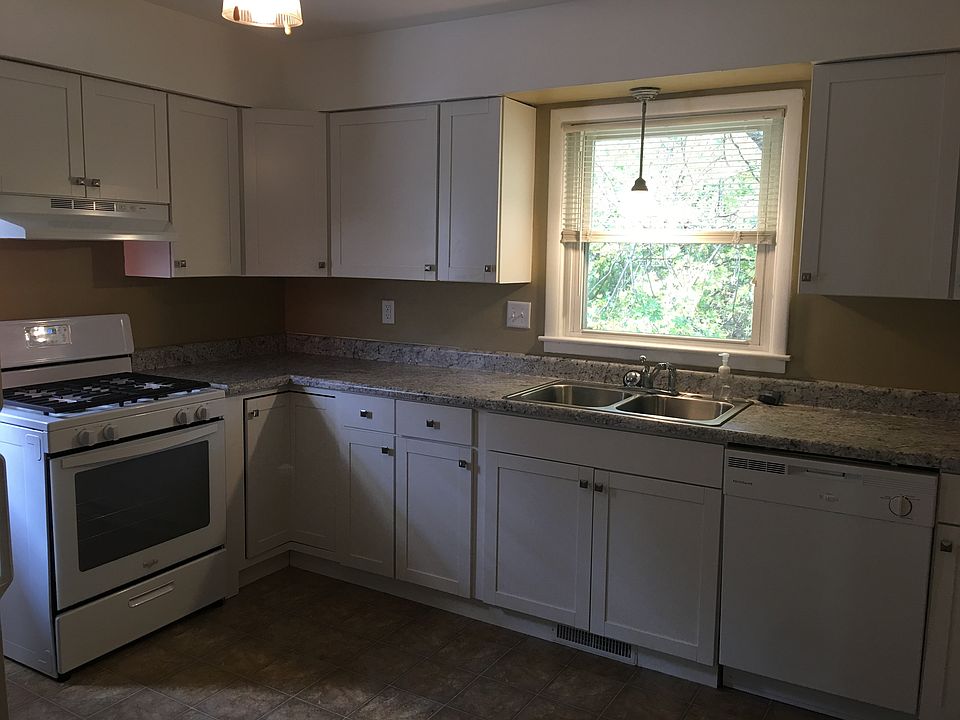 2nd image of 2422 27th St