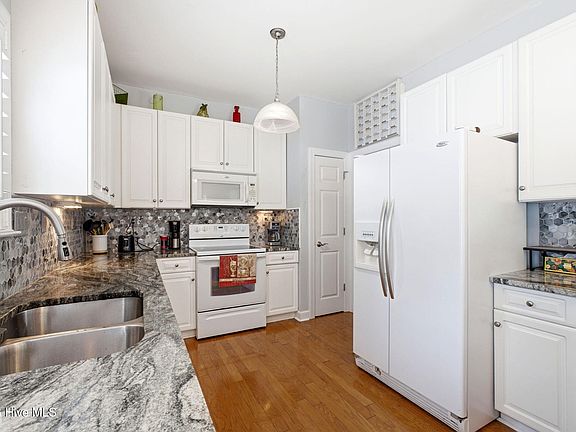 4th image of 57 Cedar Tree Lane SW
