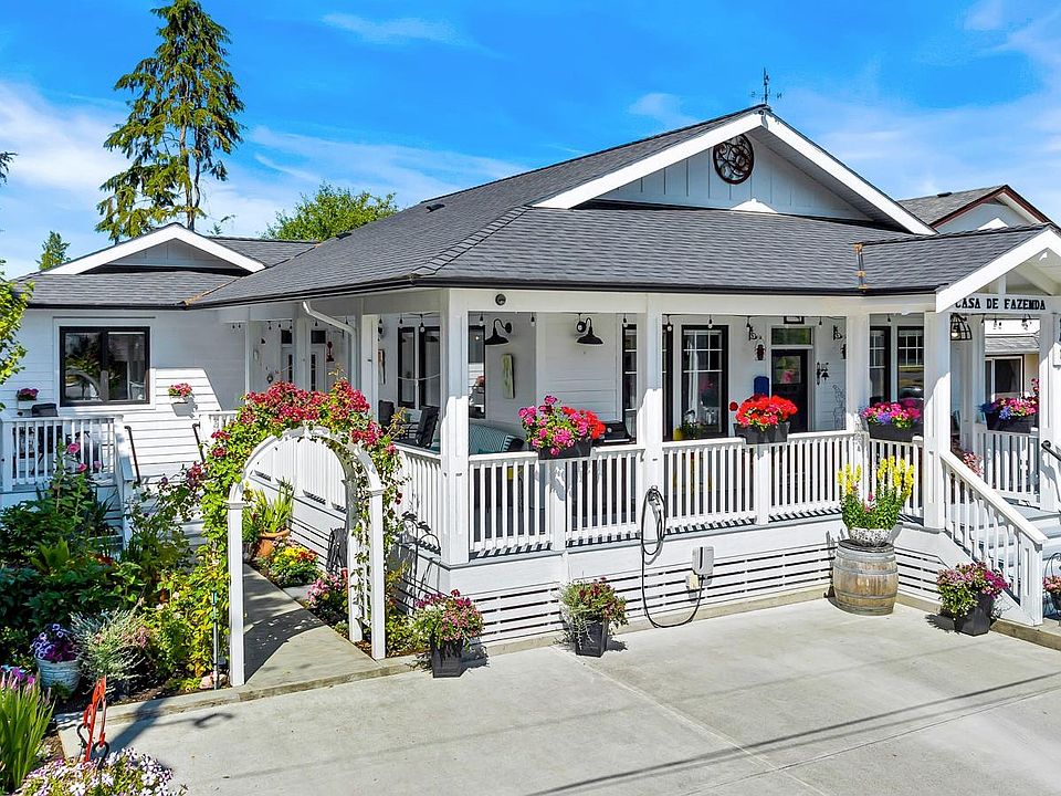 1st image of 141 Castle Pl
