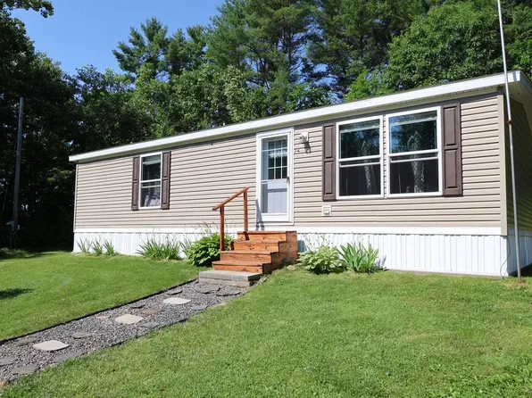 74 Turner Drive, Pittston, ME 04345