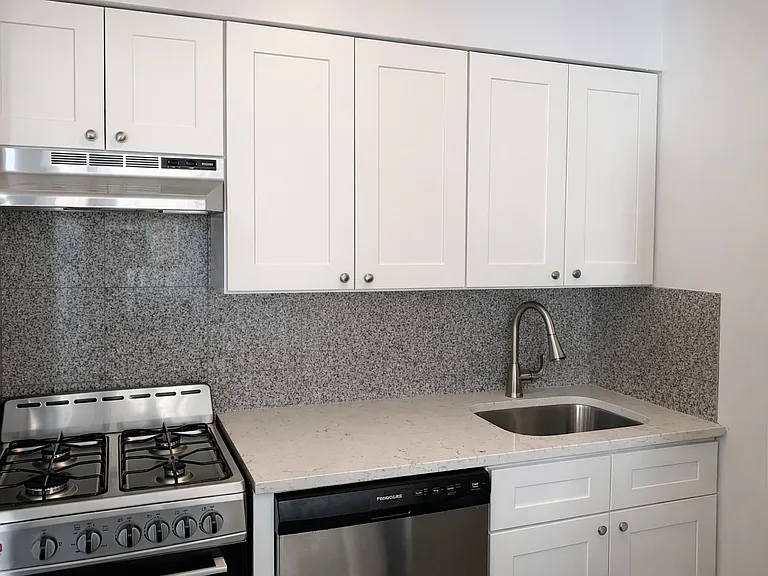 301 E 45th St #9E — Photo 7