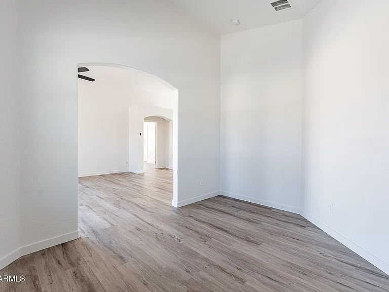 24866 W Huntington Dr — Photo 11