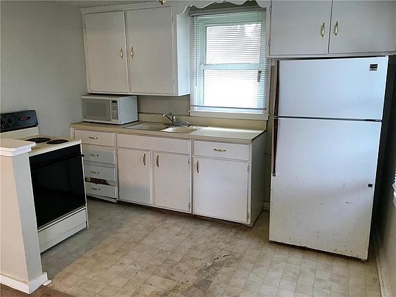 5th image of 8526 Benson St