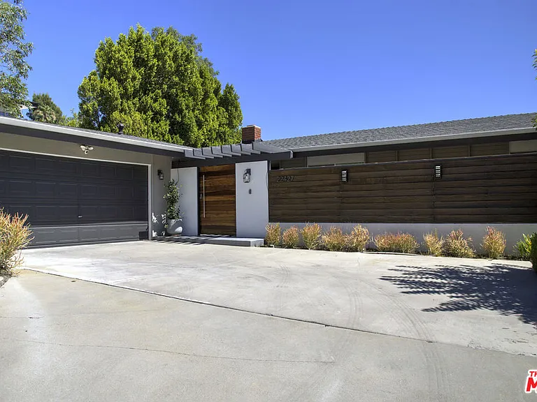 22427 De Kalb Dr — Photo 2
