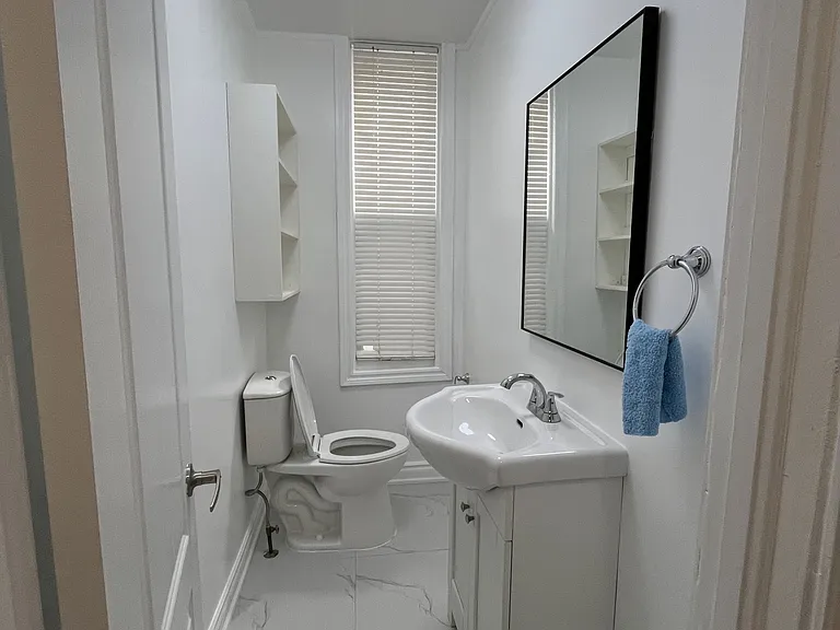 432 Charlotte St — Photo 11