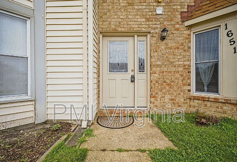 1651 Mantane Arch — Photo 3
