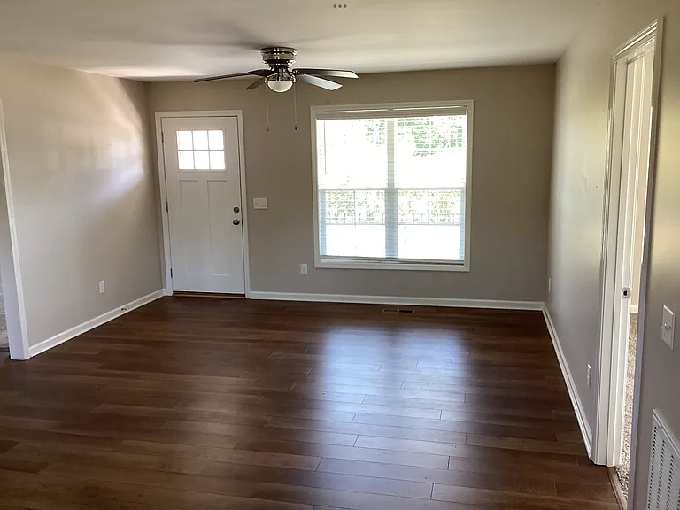 107 Sunset Ave — Photo 2