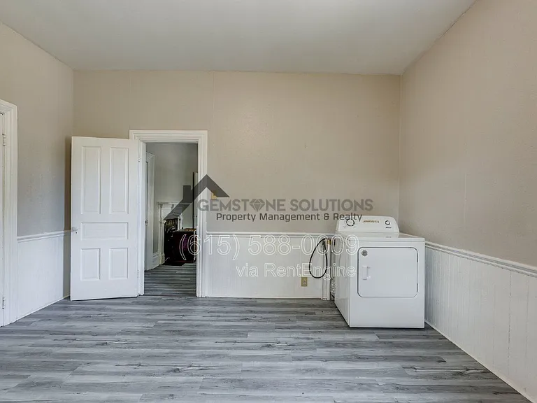 322 W 12th St #1 — Photo 16