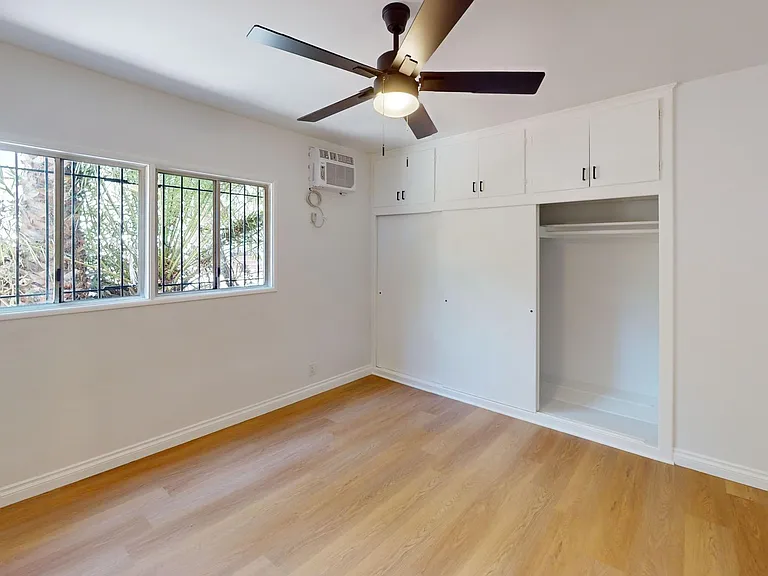 The Claire Manor Apts — Photo 16