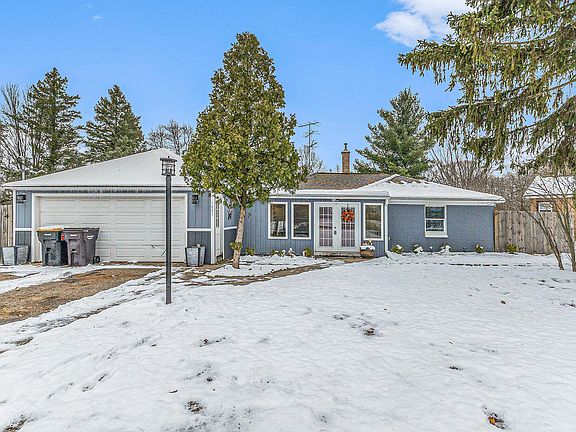 2nd image of 1461 52nd St SE
