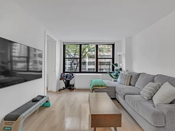 301 East 87th Street image 2 of 11
