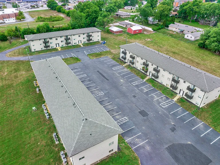 2816 E County Line Rd — Photo 6