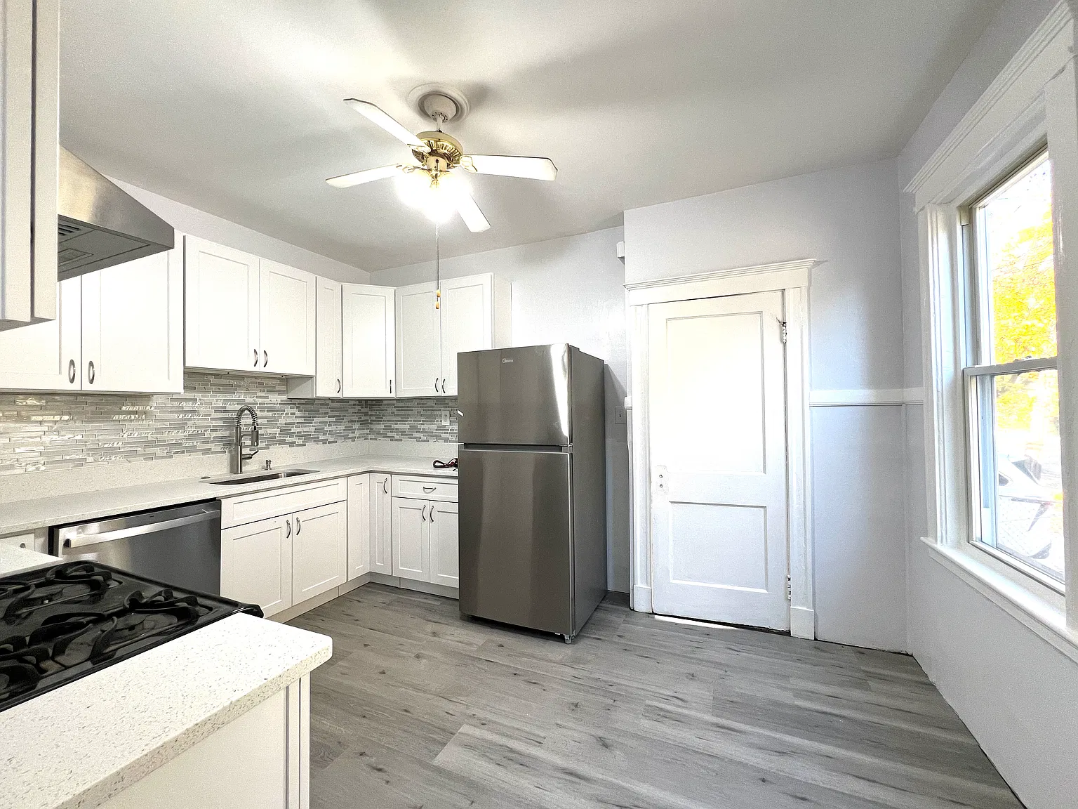 228 School St — Photo 3