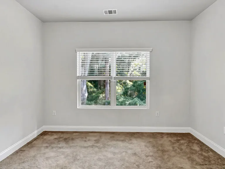 Hickory Grove Apartments — Photo 19