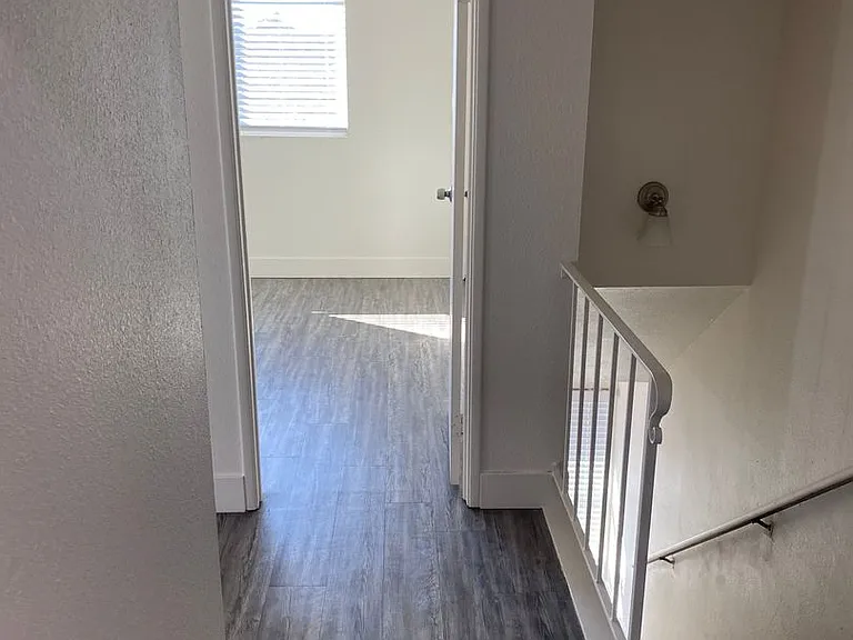 FH - Hilltop Apartments — Photo 34