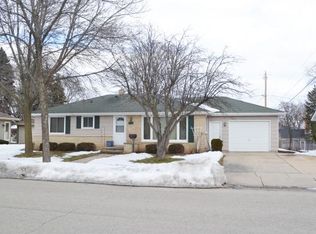 2618 N Owaissa St, Appleton, WI 54911