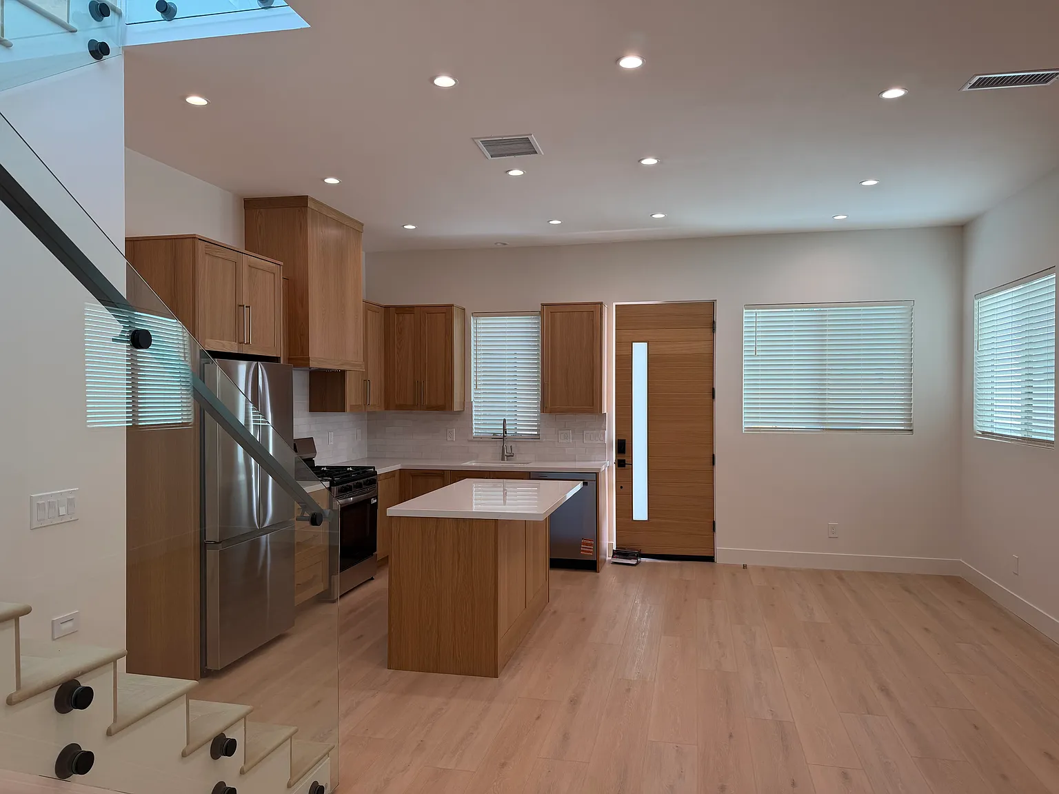 3 bed, 2.5 bath, 1130 sqft, $6,450 — Photo 4