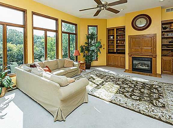3rd image of 1500 W Prairie Wood Ct