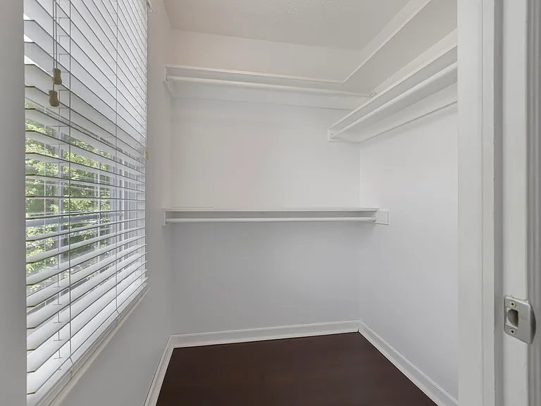 4392 Greensbury Dr — Photo 41
