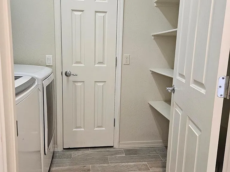2204 W Le Marche Ave — Photo 26