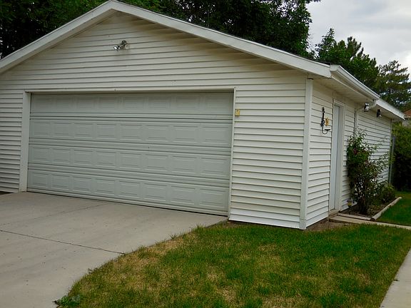 25X30" 4 car garage!