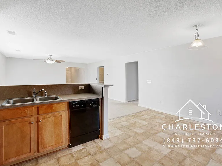104 Wildberry Ln — Photo 8