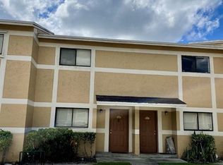 9490 Palm Cir S, Hollywood, FL 33025