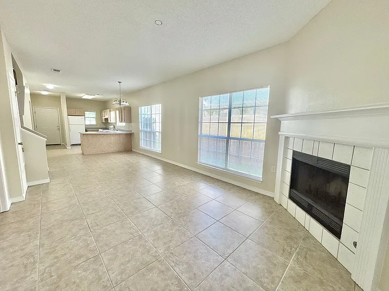 189 Wildflower Ln — Photo 3