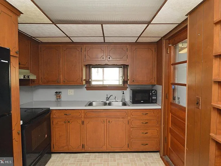 101 W Franklin St — Photo 14