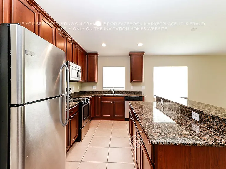 2310 Lawrence Hall St — Photo 10