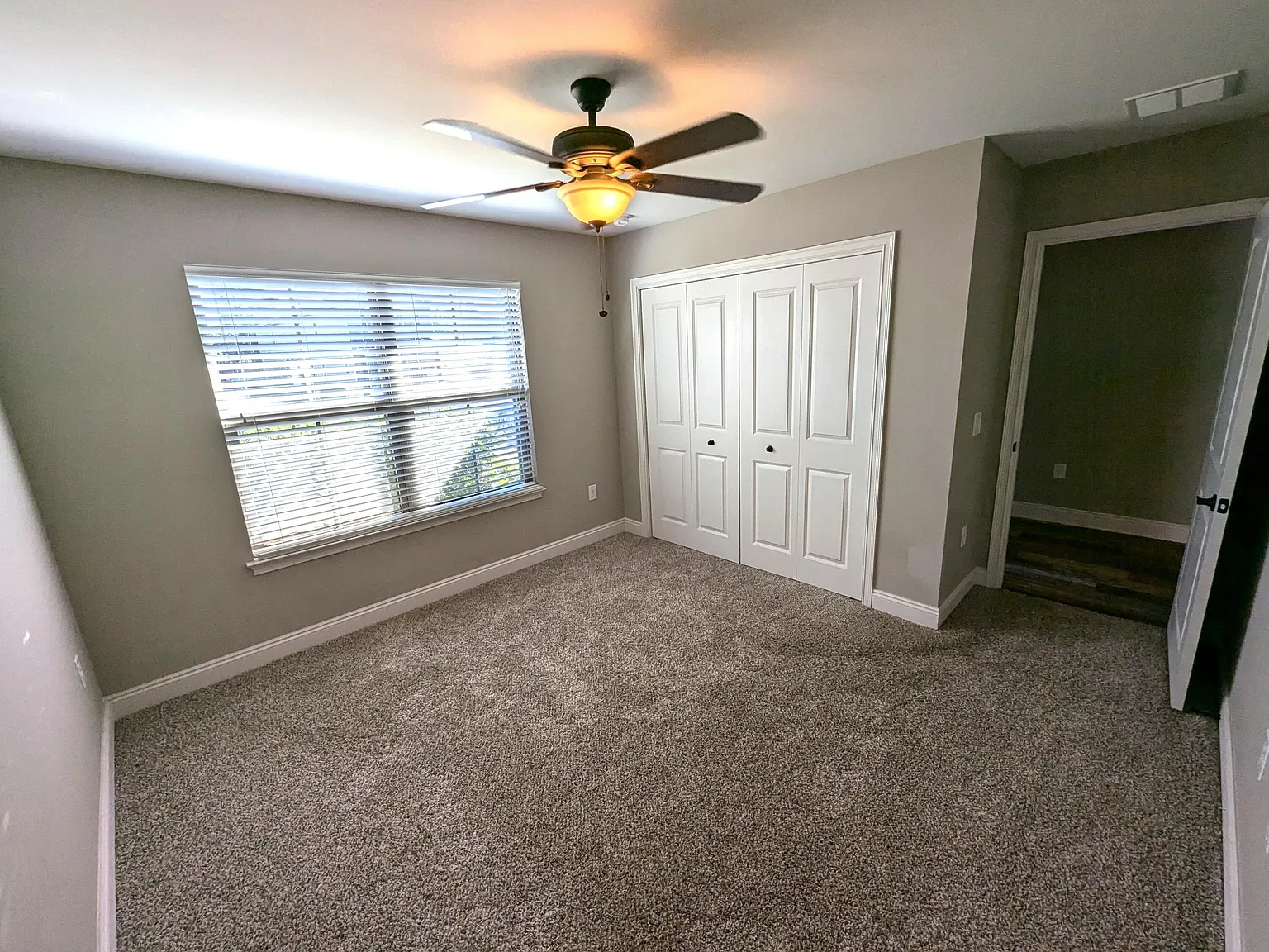 4 bed, 2.0 bath, 1802 sqft, $2,320 — Photo 2