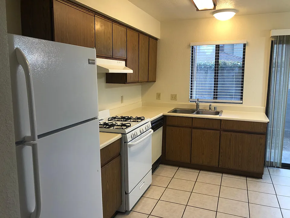 Cabinets & Countertops Replaced in 2020 - Updated Pictures coming soon.