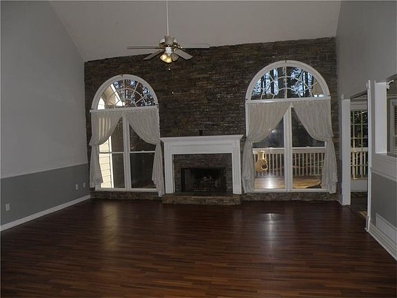 3rd image of 812 Honey Springs Dr