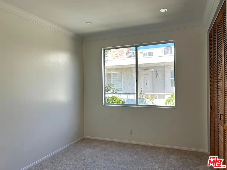1375 Kelton Ave #404 — Photo 20