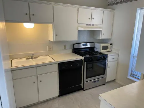 915 N Elm St APT 3, Denton, TX 76201