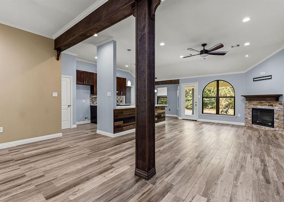 1st image of 1318 Glen Oaks Drive
