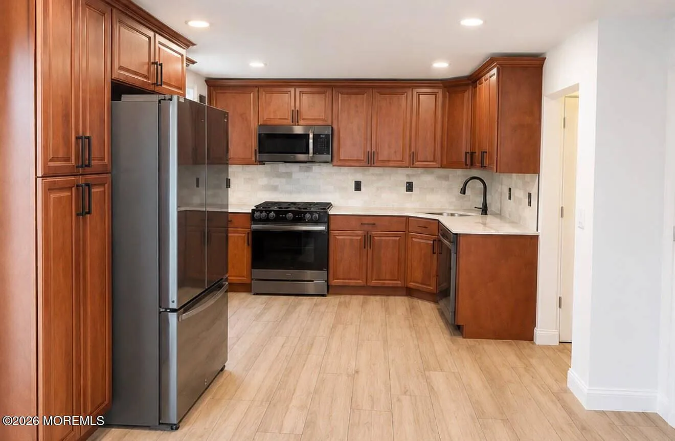 3 bed, 2.5 bath, 2070 sqft, $3,950 — Photo 3