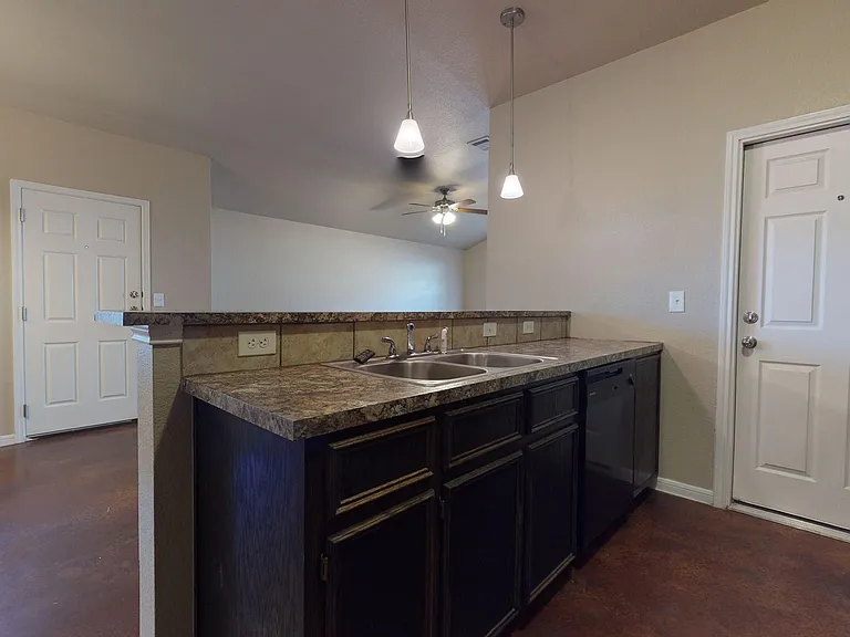 914 Ramblewood St #B — Photo 5