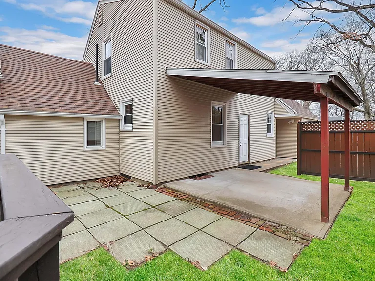 142 Elmwood Ave — Photo 32