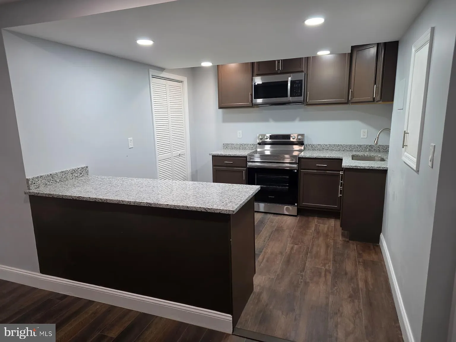 2 bed, 1.0 bath, 3688 sqft, $2,190 — Photo 4