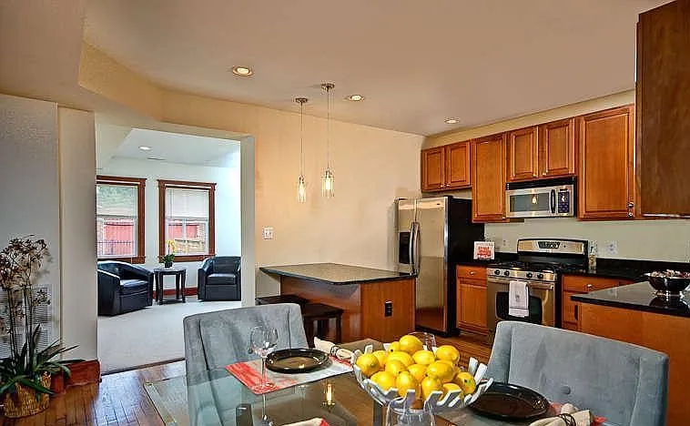 1313 E St NE — Photo 11