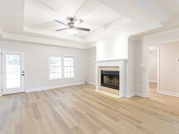 5th image of 405 Shirley Pl