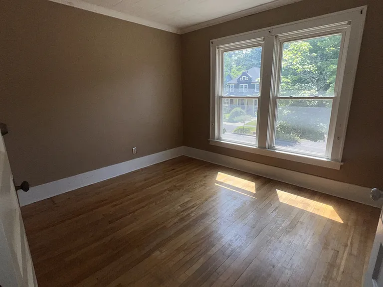 935 Westcott St — Photo 13