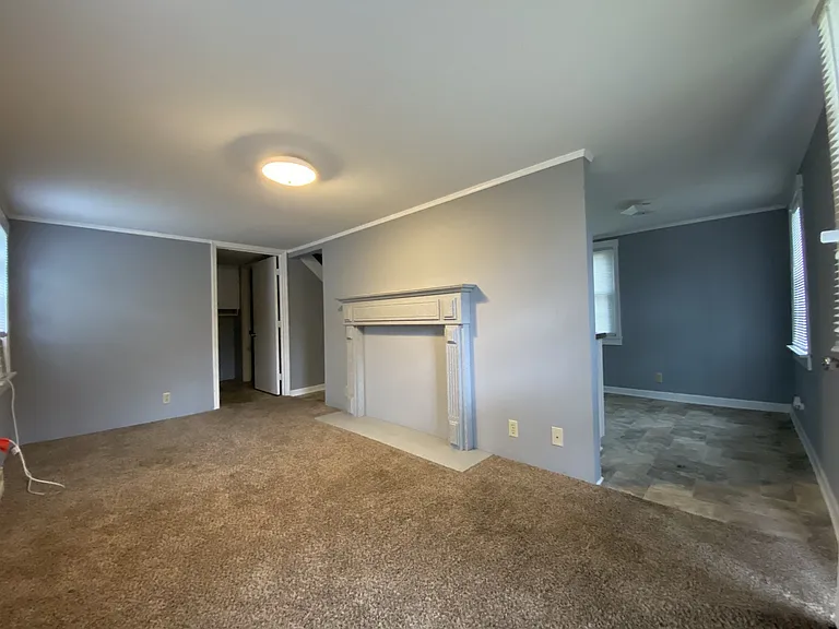 110 W Chestnut St — Photo 2