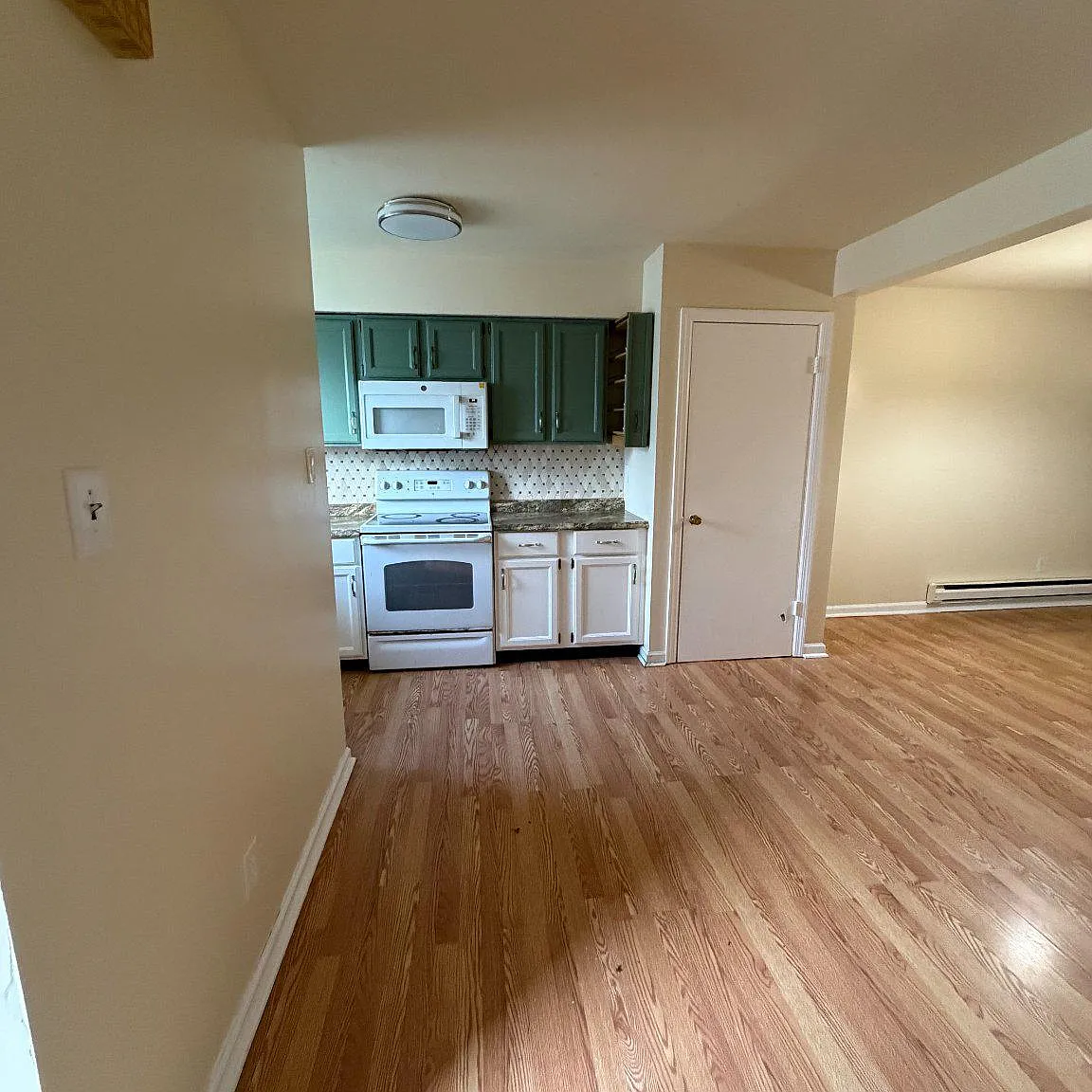 2 bed, 1.5 bath, 1037 sqft, $1,700 — Photo 3